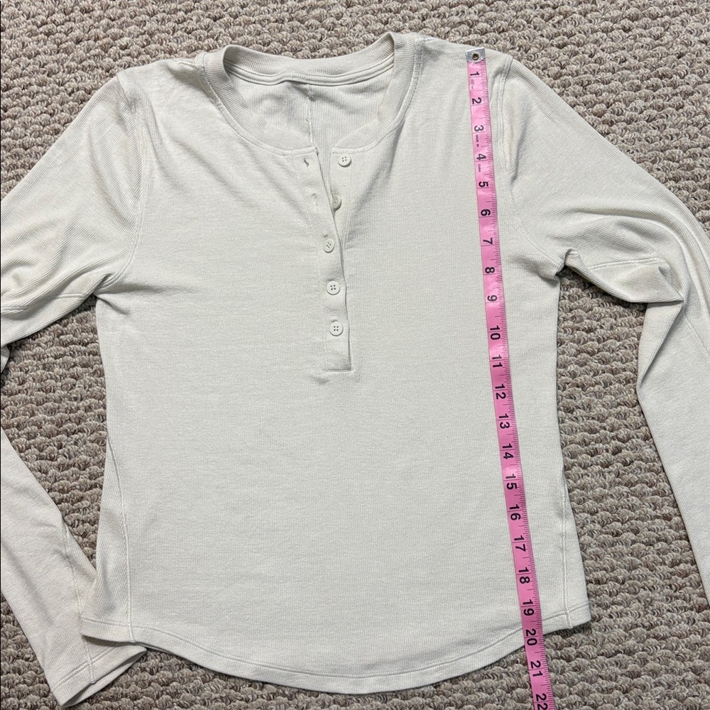 Hold Tight Curved Hem cropped Henley-bone - Picture 4 of 7